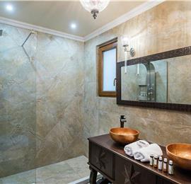 8 bedroom luxury villa with pool near Koutsounari, sleeps 16